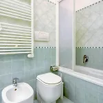 1 Bedroom Awesome In Διαμέρισμα